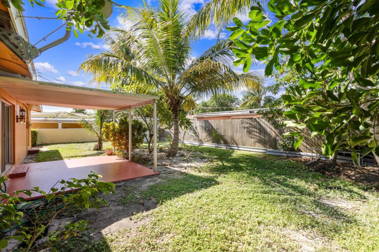 3329 El Vedado Court E, West Palm Beach, FL 33405 Photo