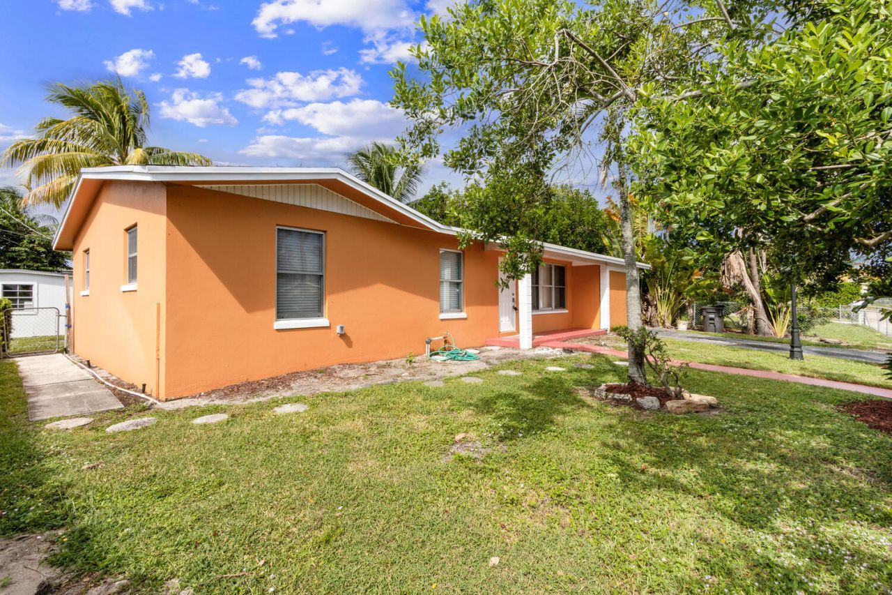 3329 El Vedado Court E, West Palm Beach, FL 33405 Photo