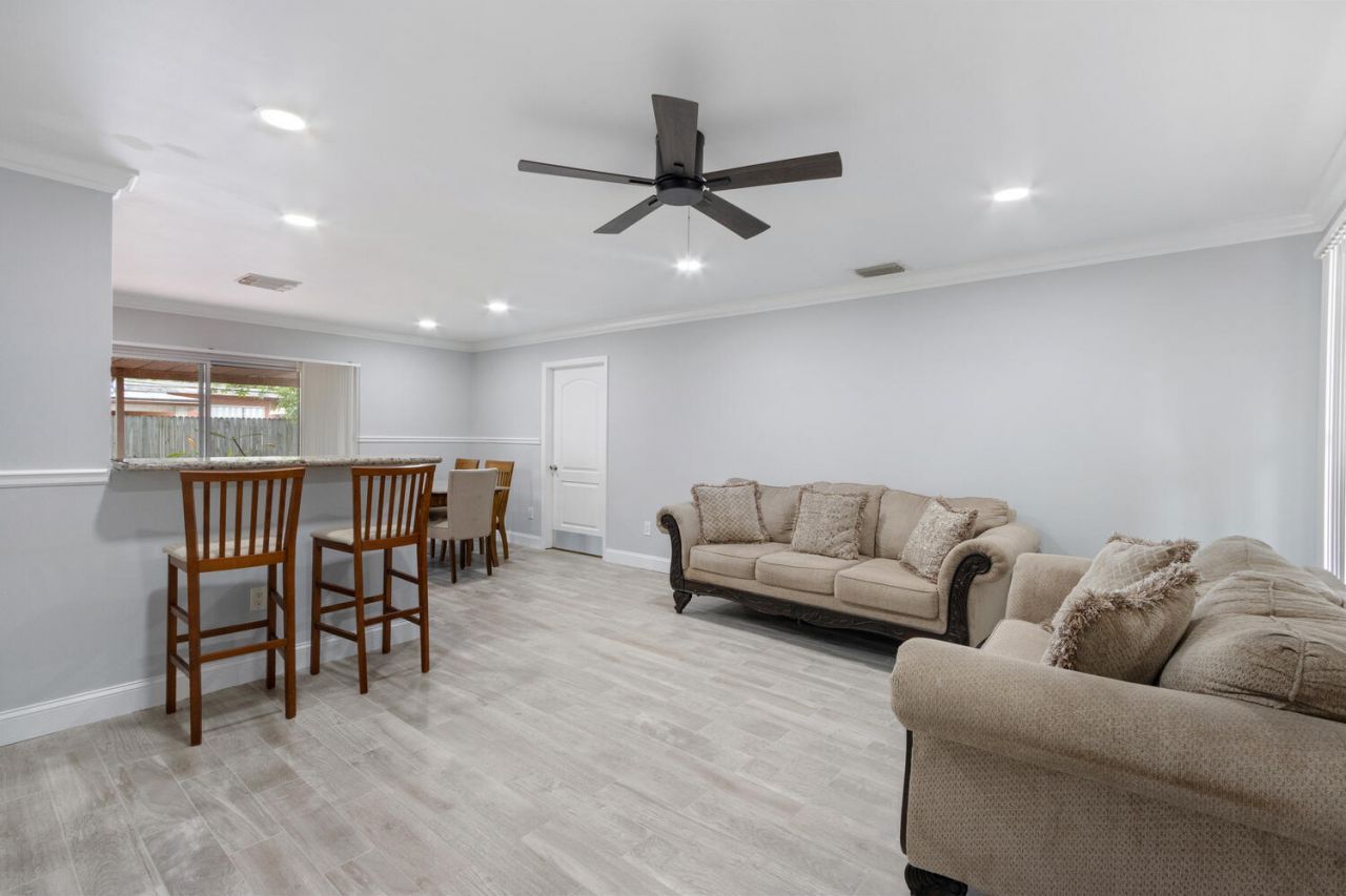 3329 El Vedado Court E, West Palm Beach, FL 33405 Photo