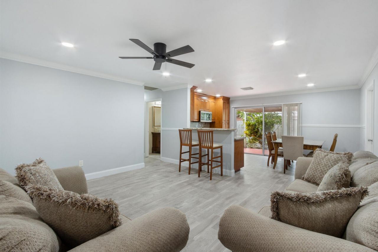 3329 El Vedado Court E, West Palm Beach, FL 33405 Photo