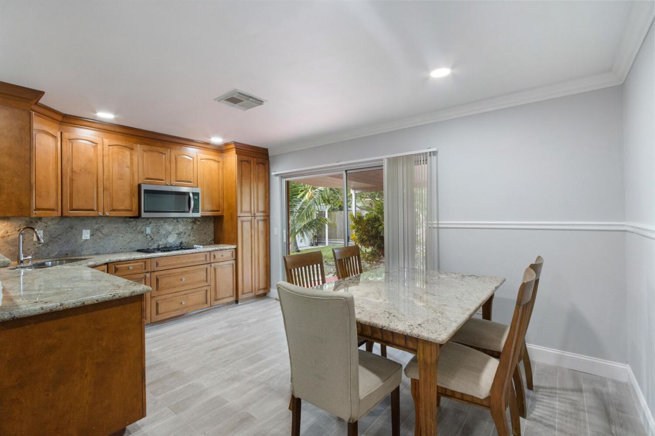 3329 El Vedado Court E, West Palm Beach, FL 33405 Photo