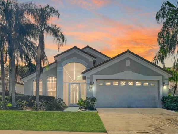 562 SW Saint Martins Cove, Port Saint Lucie, FL 34986