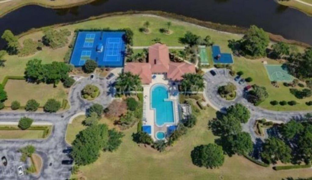 562 SW Saint Martins Cove, Port Saint Lucie, FL 34986 Photo