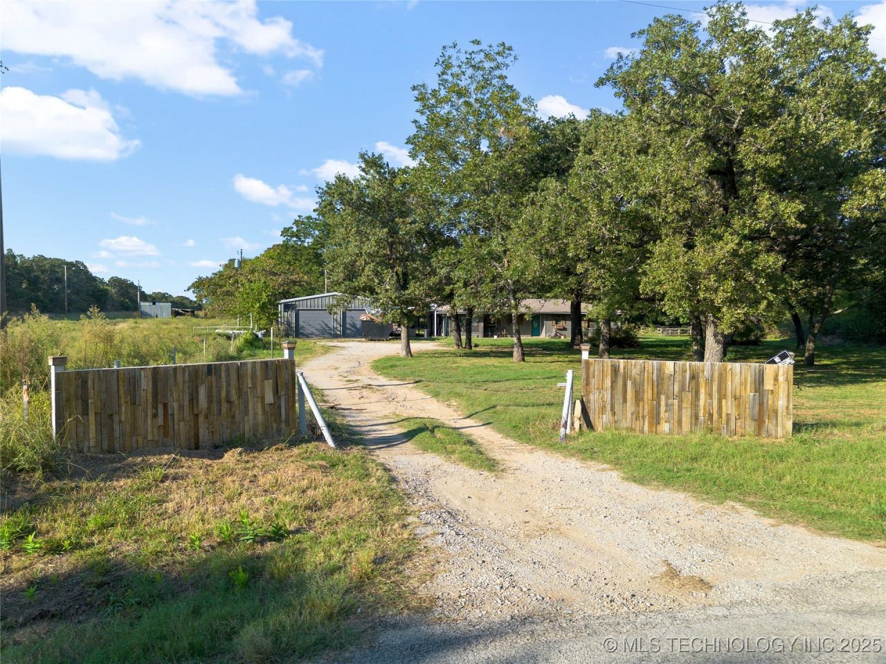 1900 Hometown Road, Ardmore, OK 73401 Main Photo