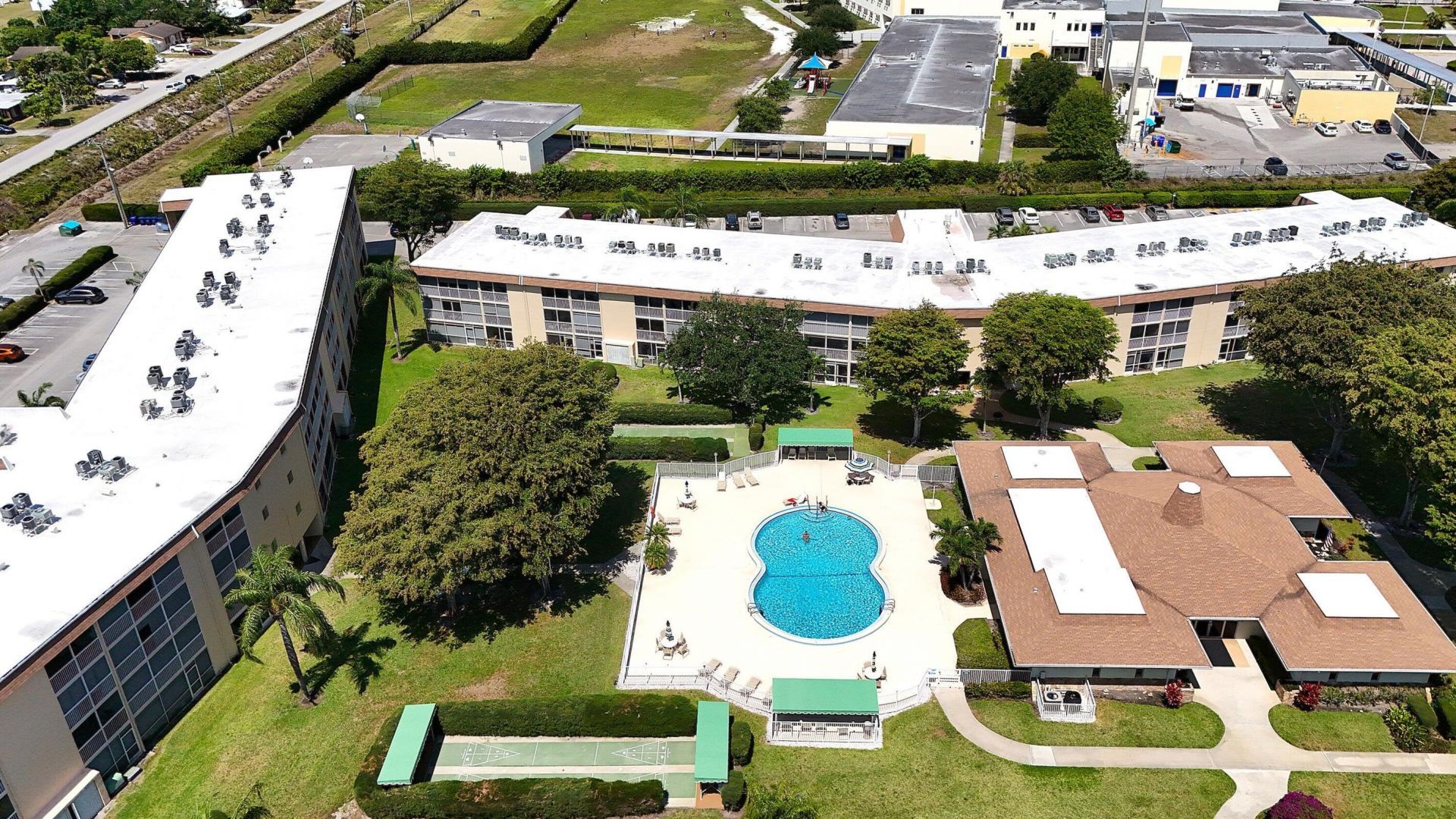 400 Village Green Circle W, Unit 202, Palm Springs, FL 33461 Photo