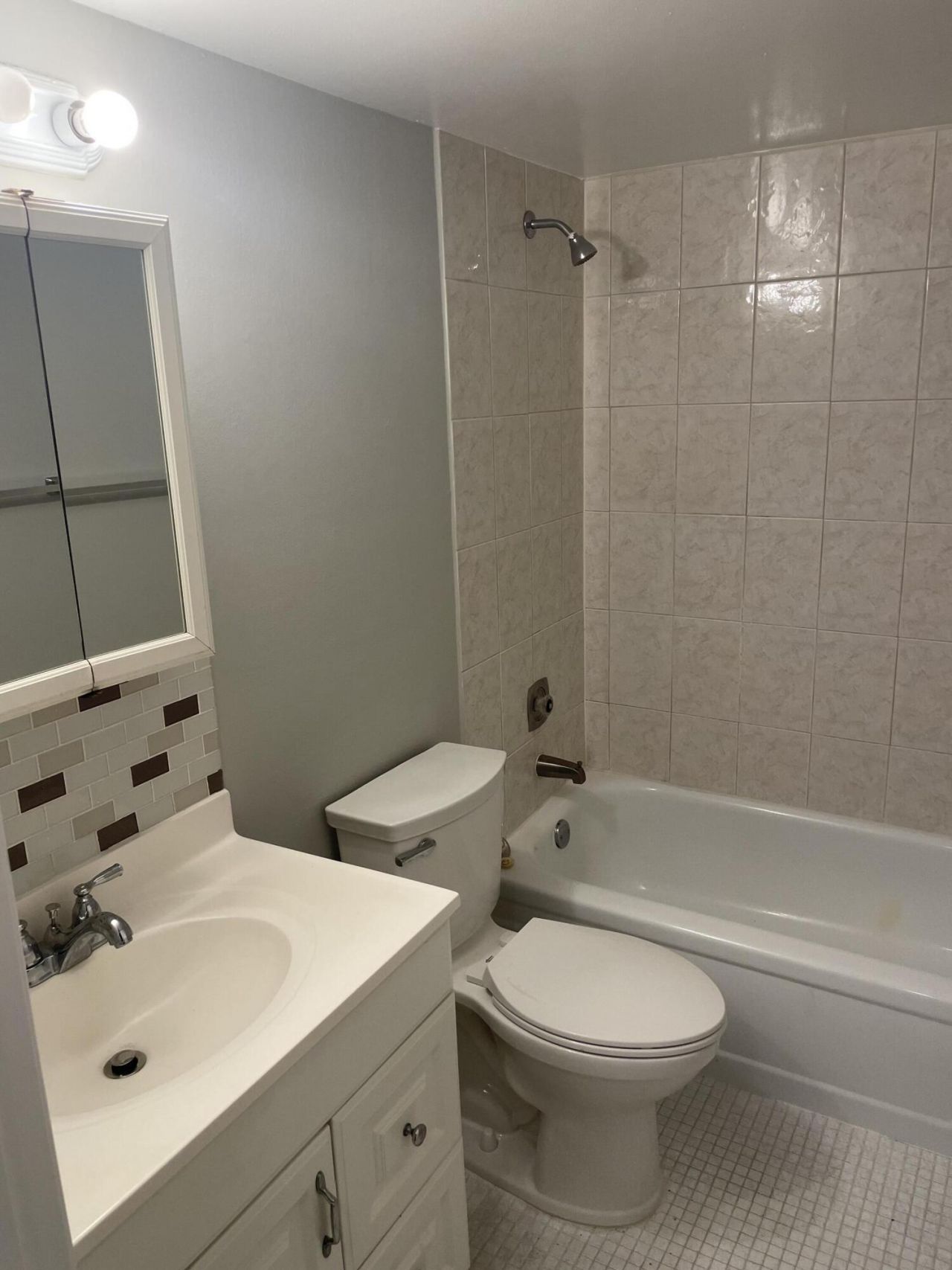 400 Village Green Circle W, Unit 202, Palm Springs, FL 33461 Photo