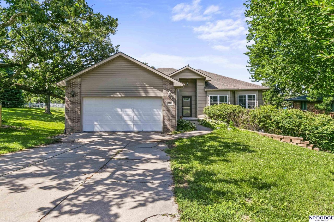 1402 Elm Creek Road, Plattsmouth, NE 68048