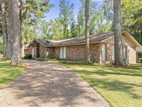 1 HILLCROFT ST, Pine Bluff, AR 71603