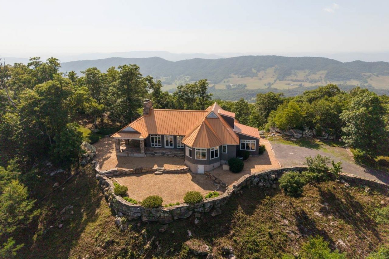 504 AIRPORT DR, HOT SPRINGS, VA 24445