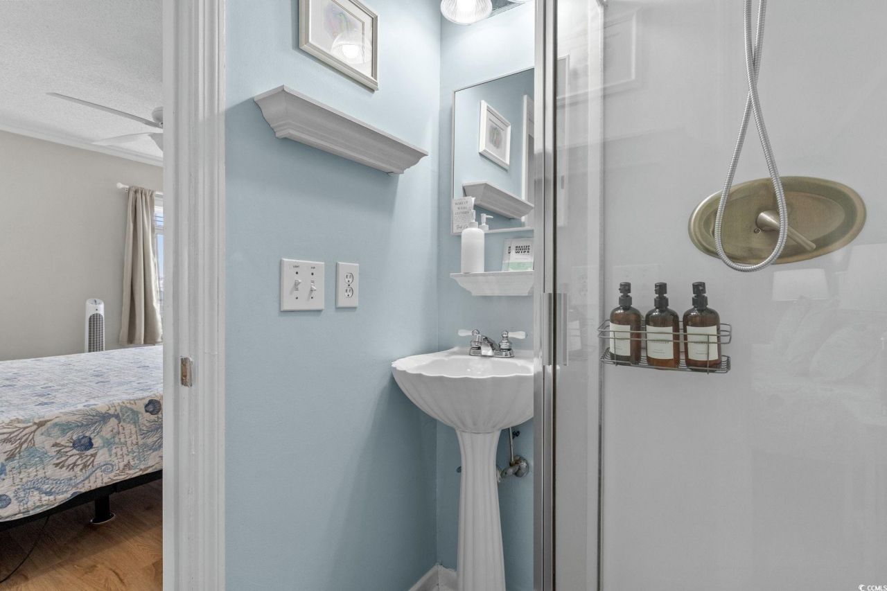 9520 Shore Dr. Photo 25