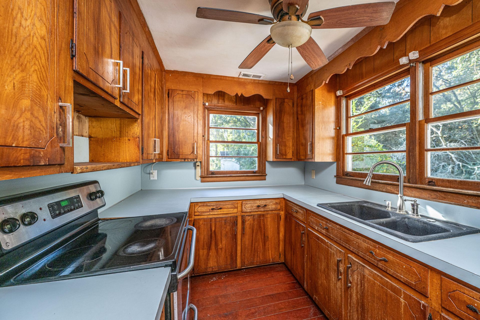 1063 S Pinckney Street Photo 13