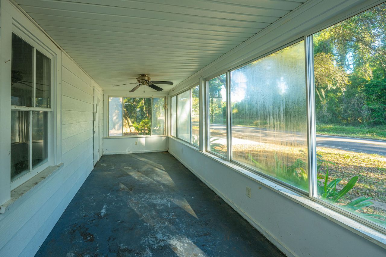 1063 S Pinckney Street Photo 14