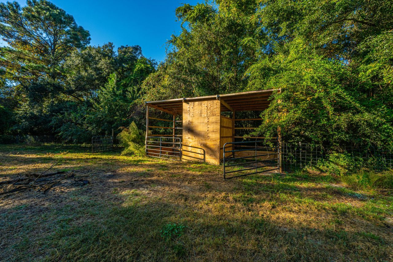 1063 S Pinckney Street Photo 17