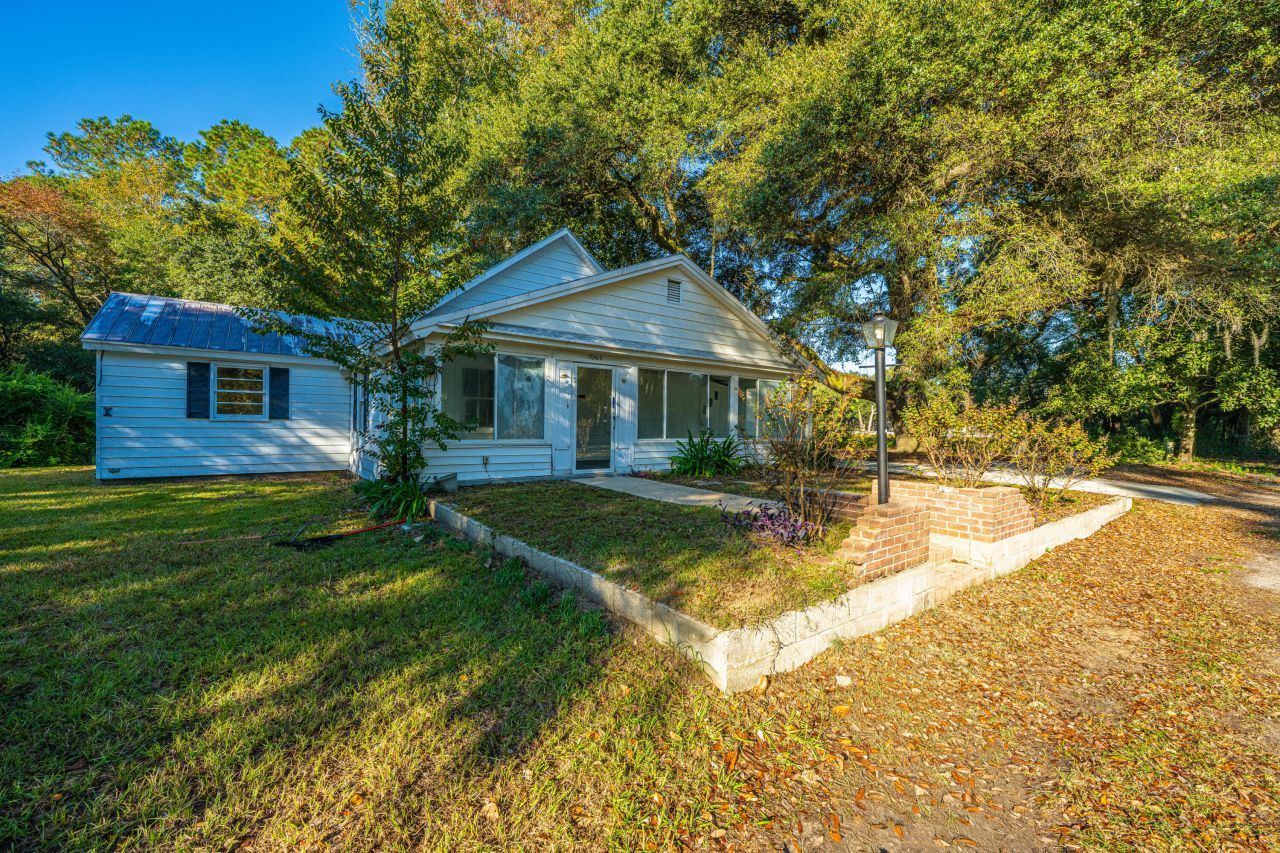 1063 S Pinckney Street Photo 4