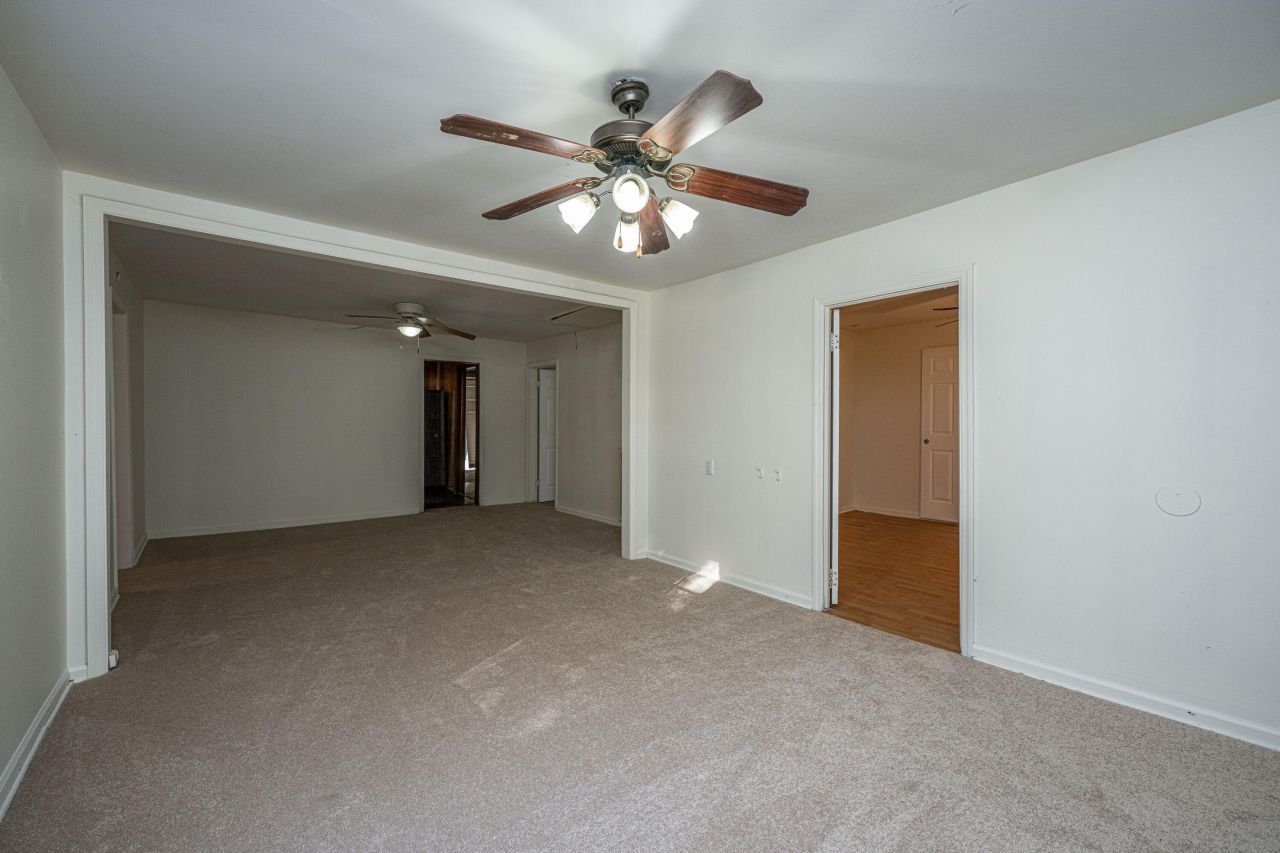 1063 S Pinckney Street Photo 9