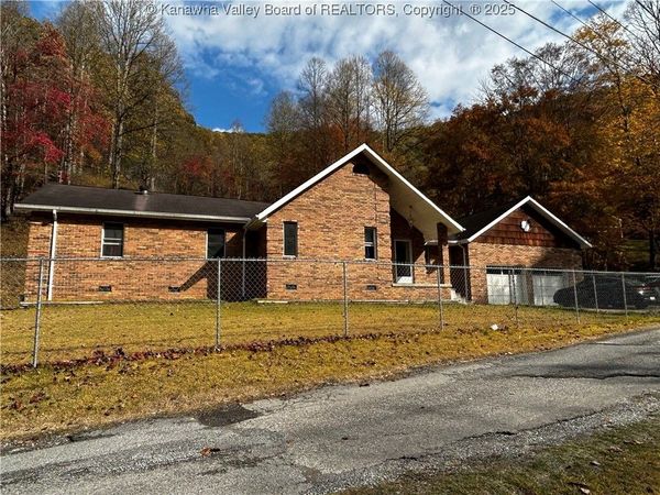 133 Celestial Way, Whitman, WV 25601