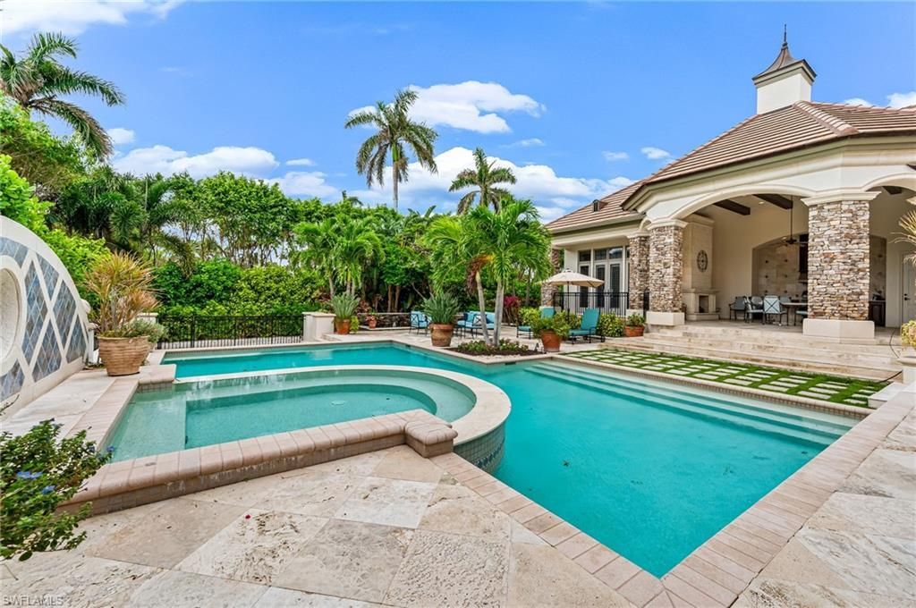 2560 W Half Moon Walk, Naples, FL 34102 Photo