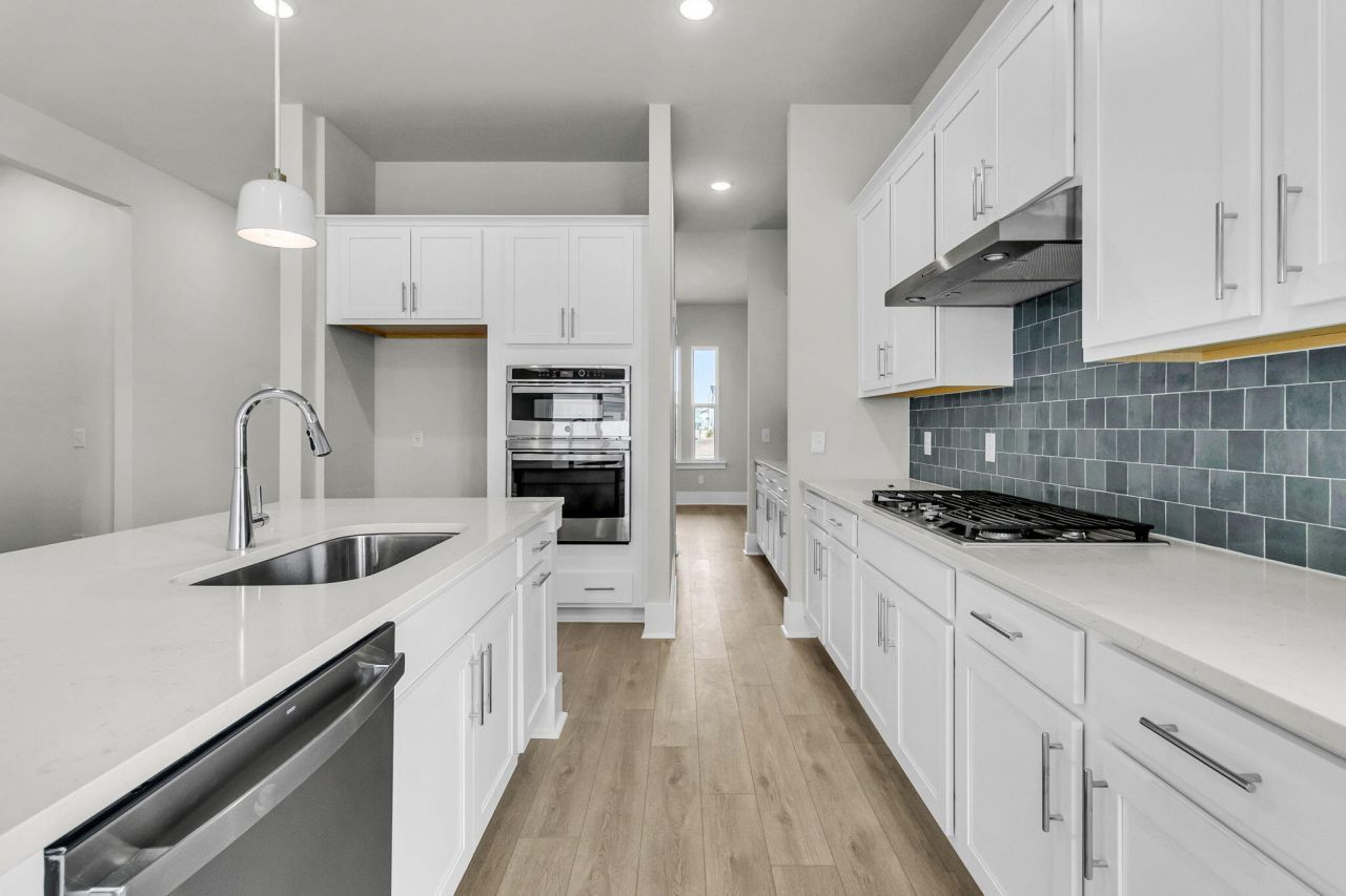 749 Blueway Avenue Photo 10