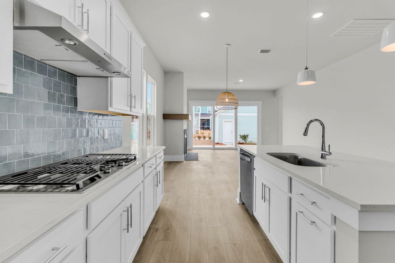 749 Blueway Avenue Photo 11