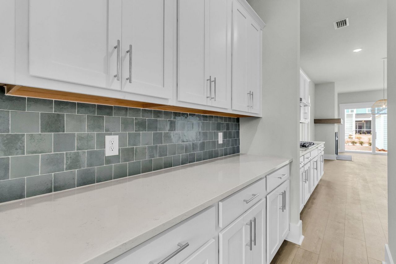 749 Blueway Avenue Photo 13