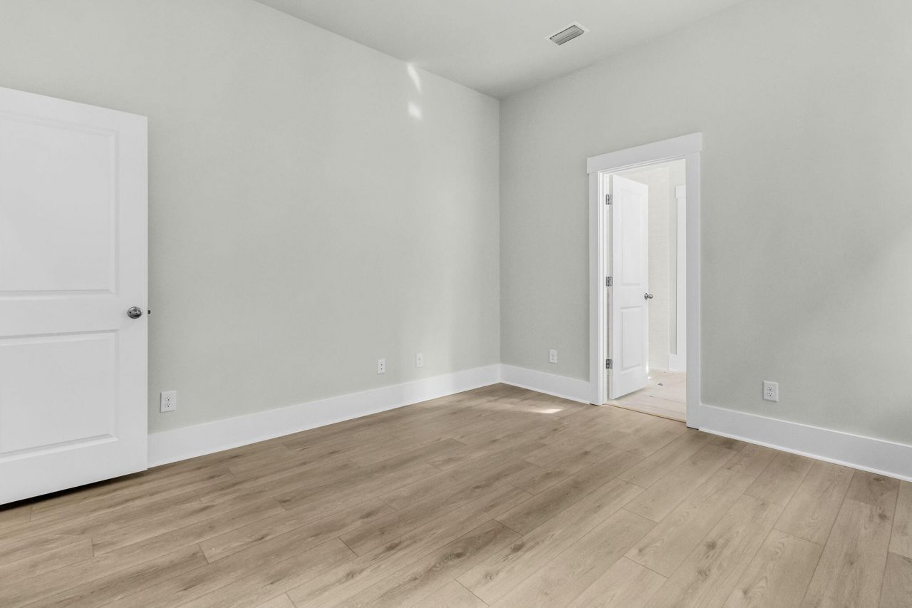 749 Blueway Avenue Photo 18