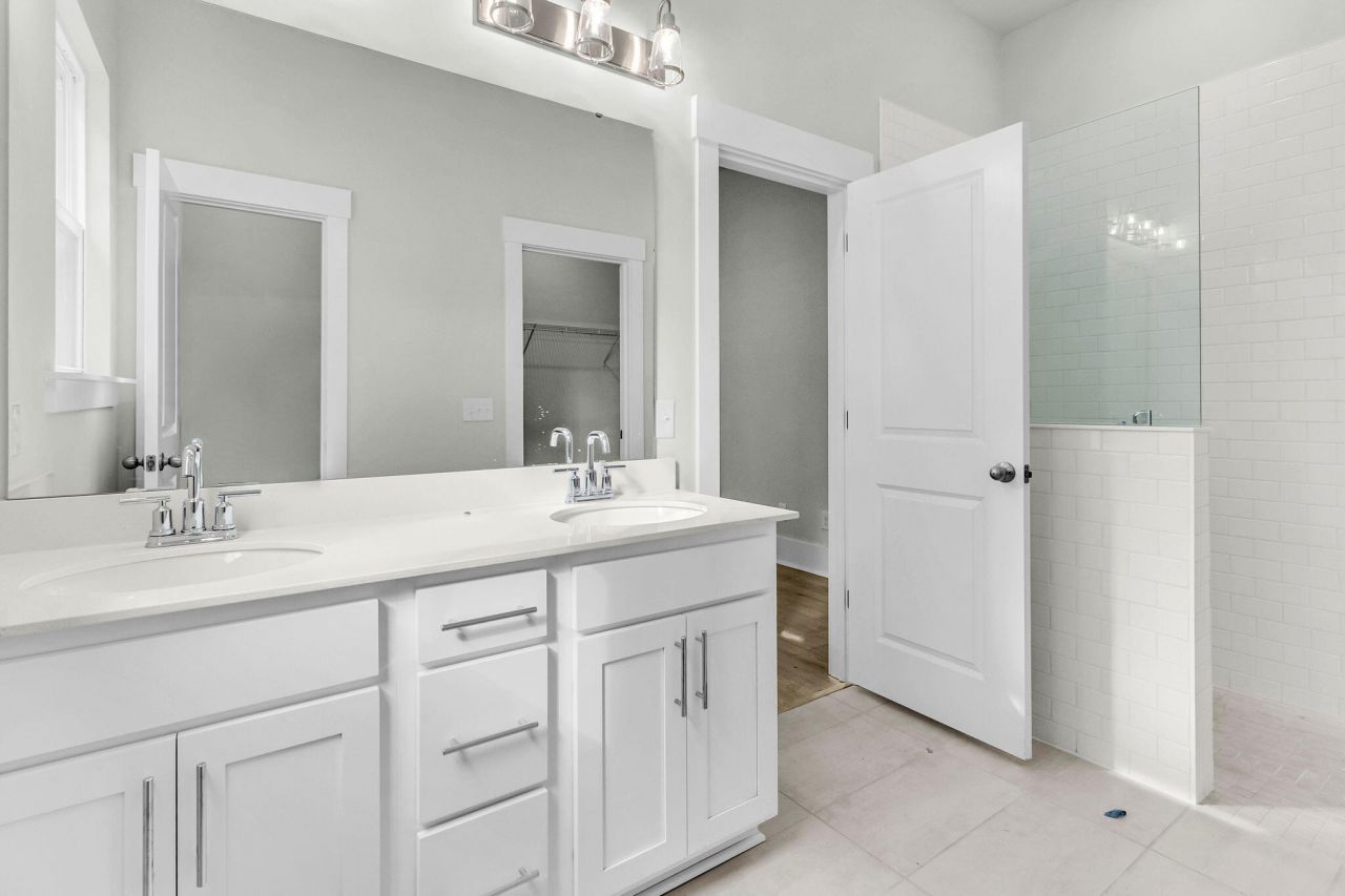 749 Blueway Avenue Photo 19