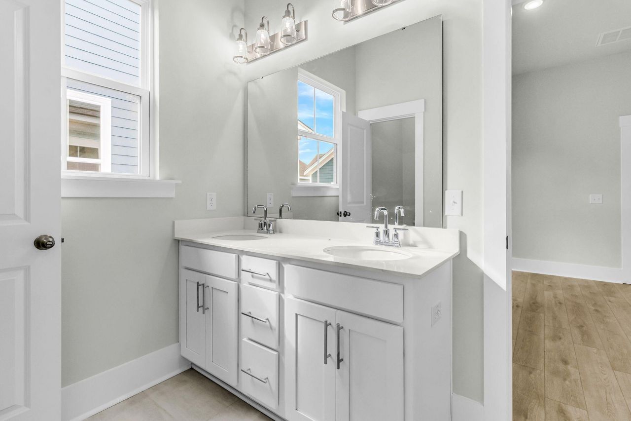 749 Blueway Avenue Photo 20