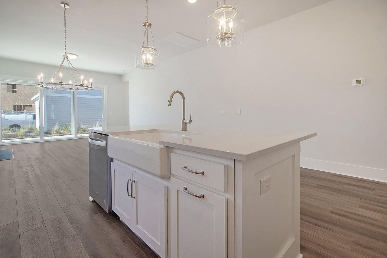 749 Blueway Avenue Photo 31