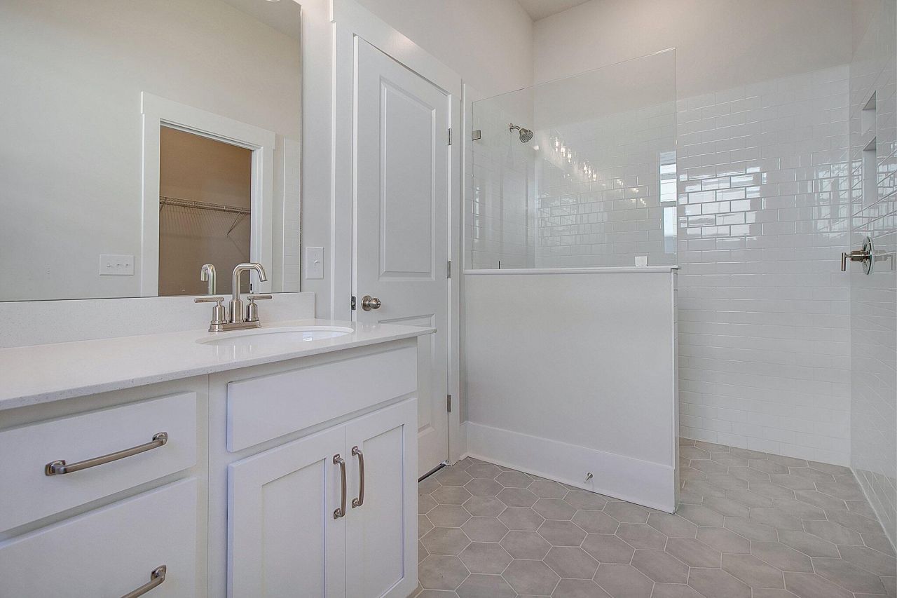 749 Blueway Avenue Photo 32