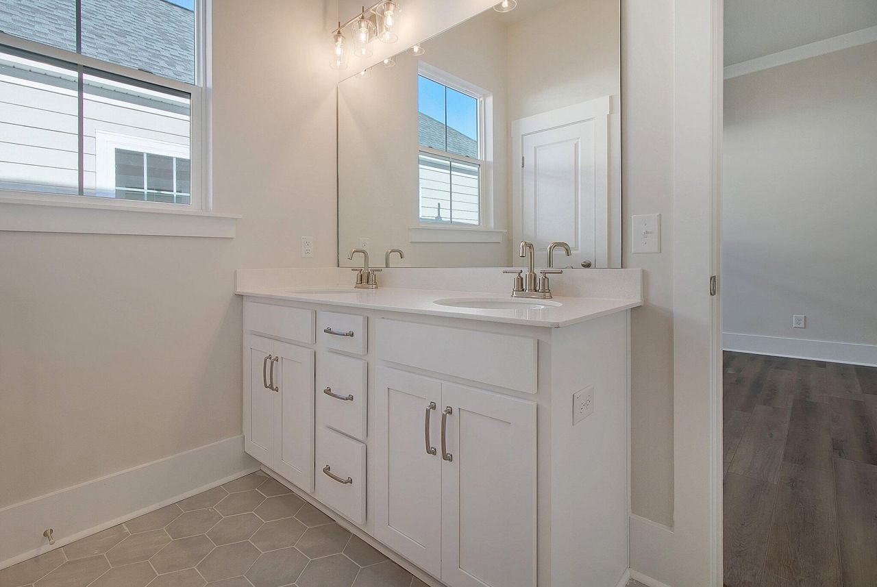 749 Blueway Avenue Photo 33