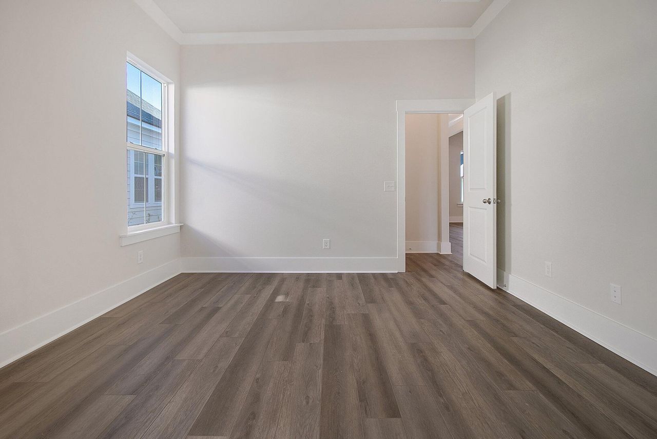 749 Blueway Avenue Photo 35