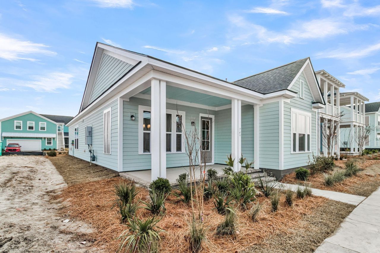 749 Blueway Avenue Photo 4