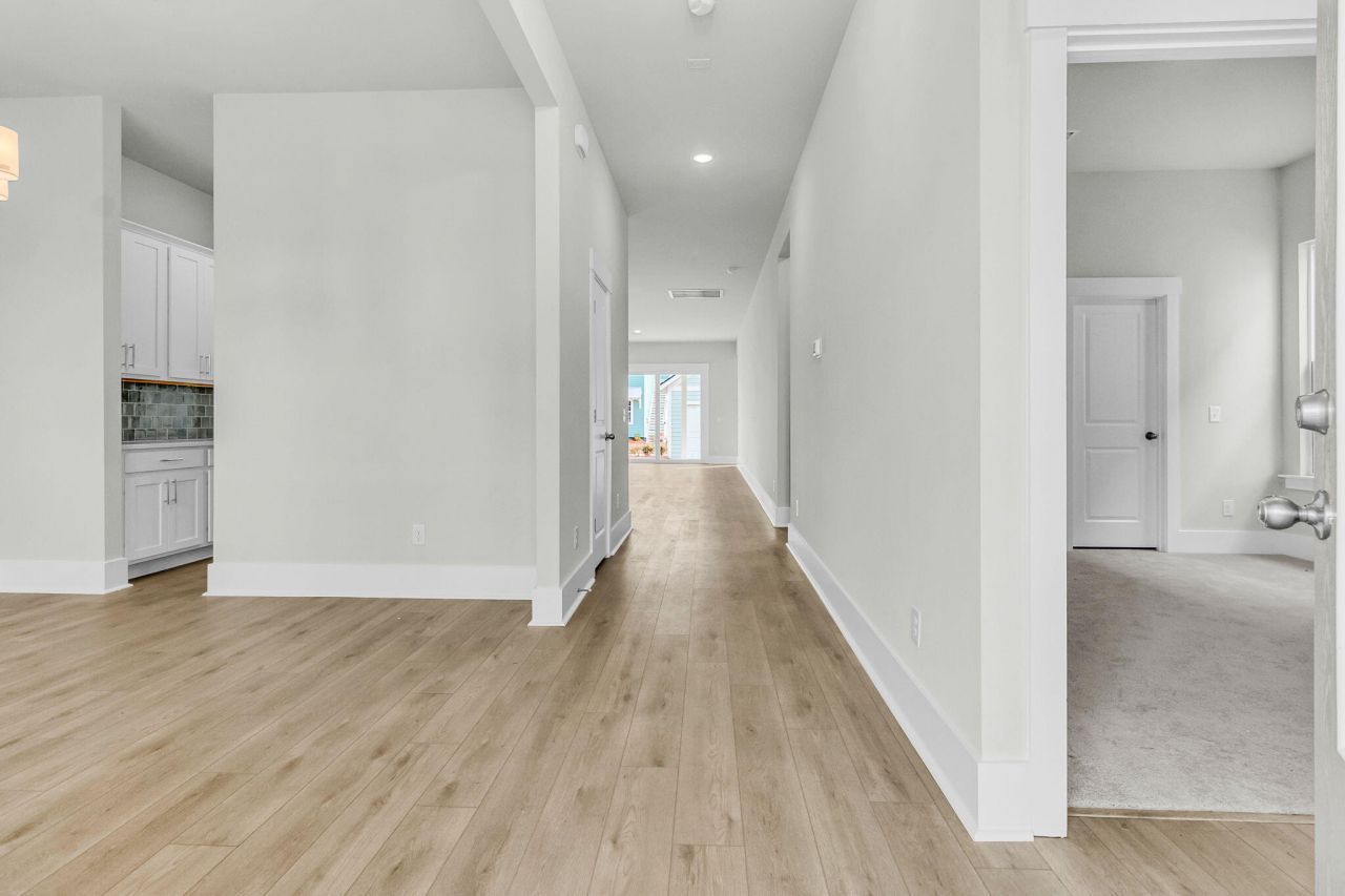 749 Blueway Avenue Photo 6