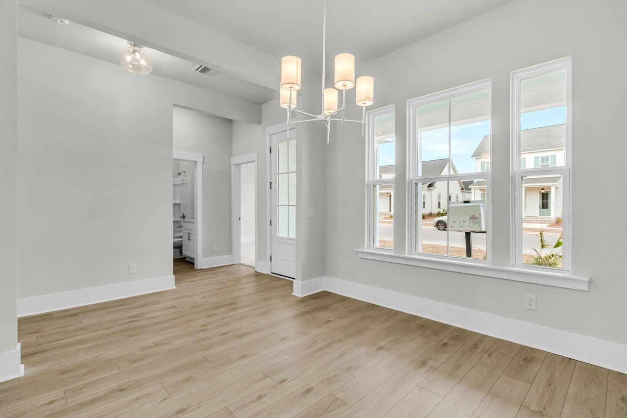 749 Blueway Avenue Photo 7