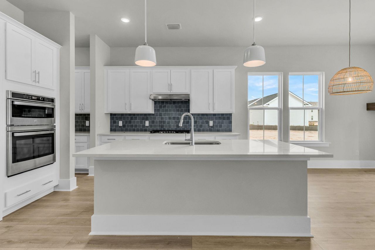 749 Blueway Avenue Photo 8