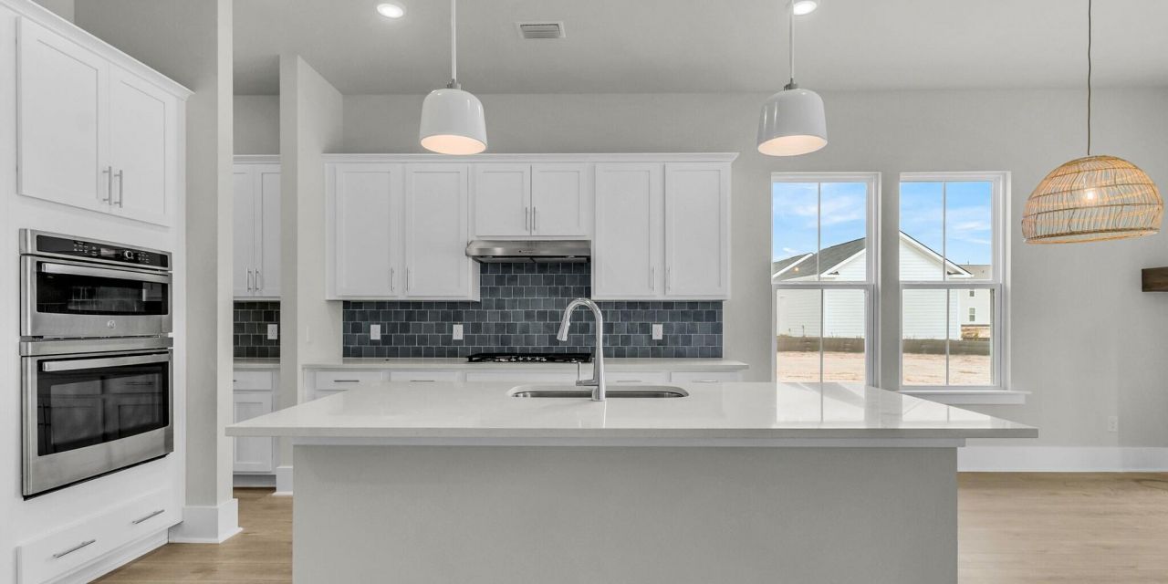 749 Blueway Avenue Photo 9