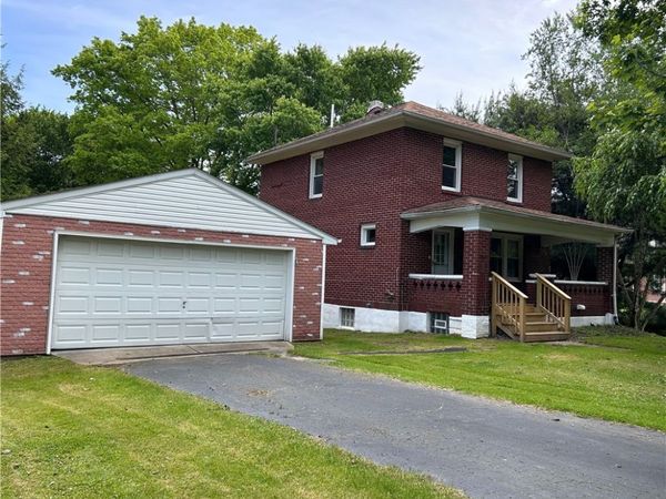 2019 Parkdale Ave., Hermitage, PA 16148