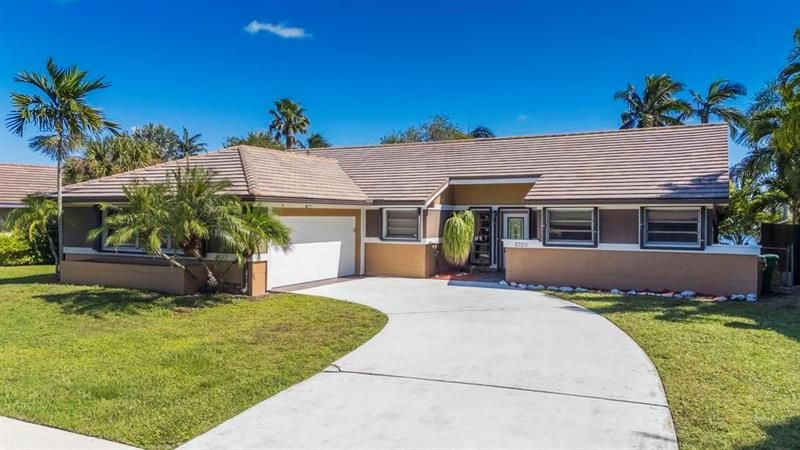 5720 W Waterford Drive, Davie, FL 33331 Photo
