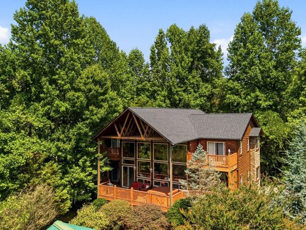 1716 Smoky Hills Drive, Gatlinburg, TN 37738