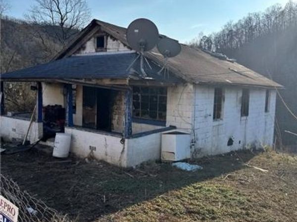 50 Graley Road, Racine, WV 25165