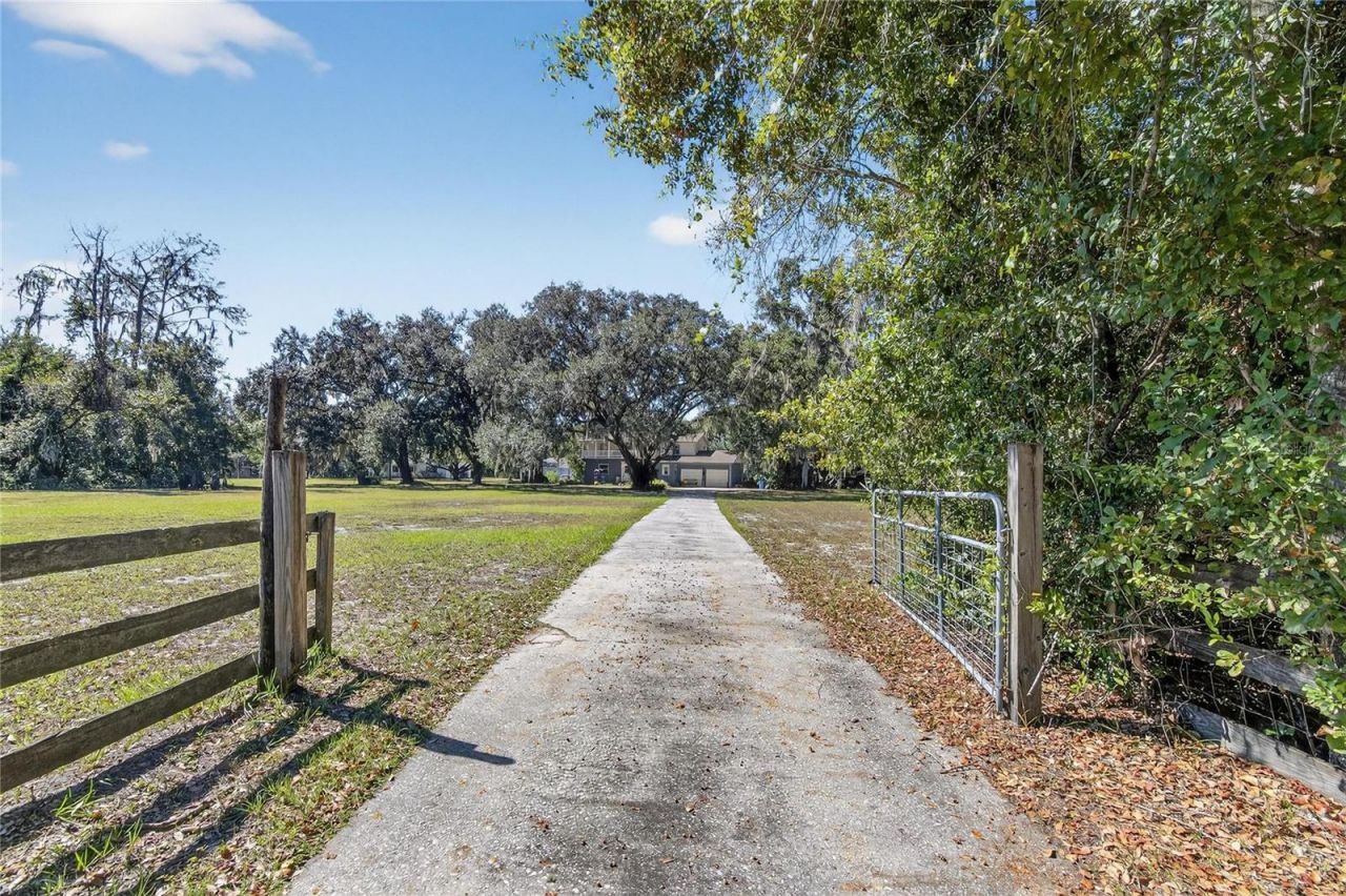 2203 Hidden Pond Road, Plant City, FL 33565 Photo