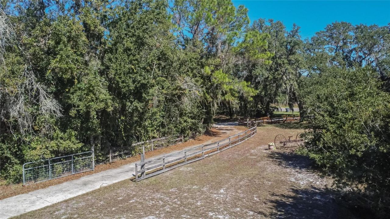 2203 Hidden Pond Road, Plant City, FL 33565 Photo
