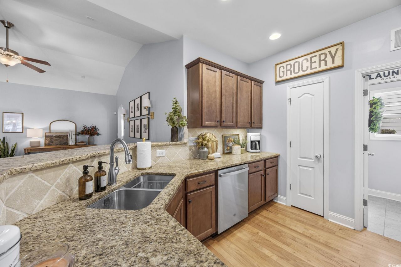 575 Shaftesbury Ln. Photo 14