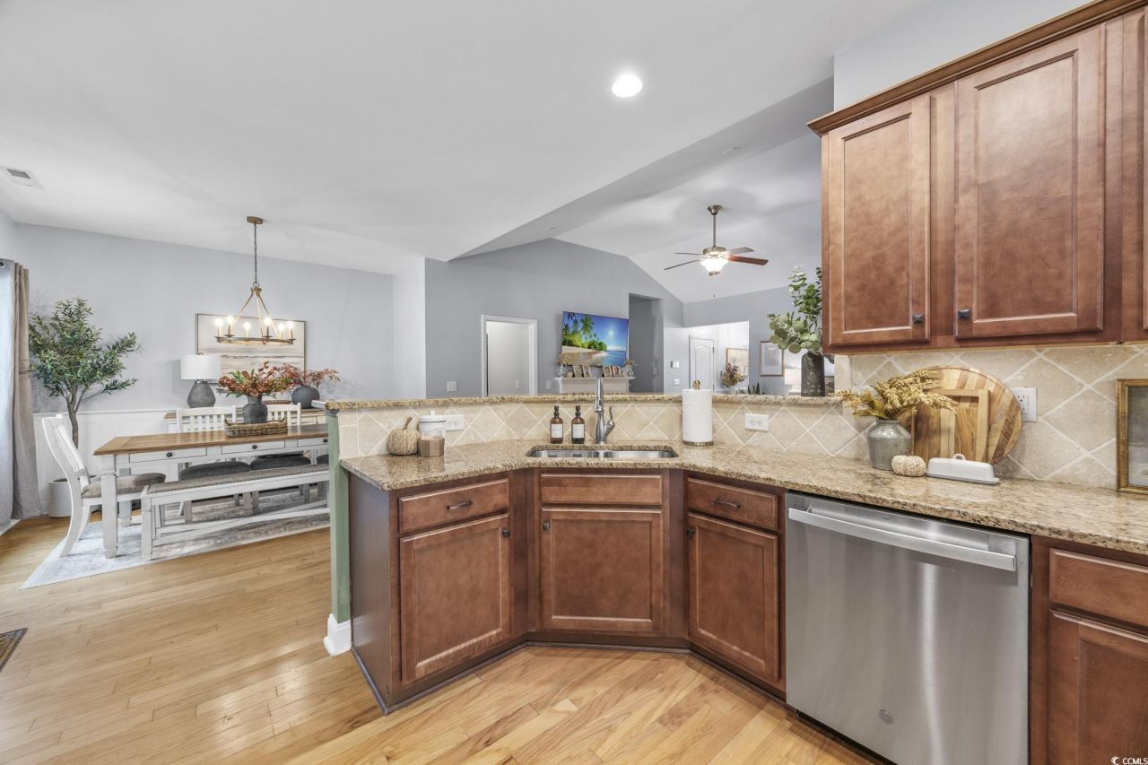 575 Shaftesbury Ln. Photo 17