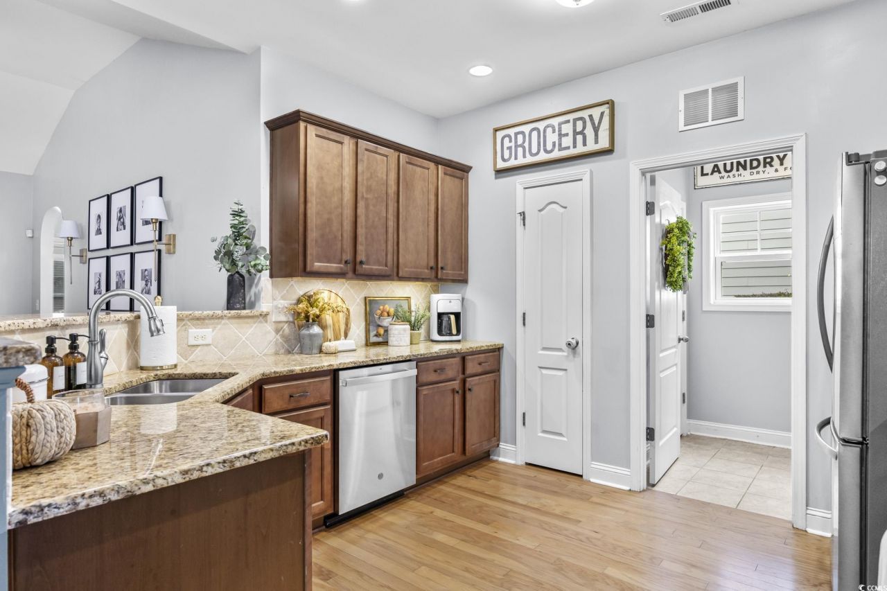 575 Shaftesbury Ln. Photo 20