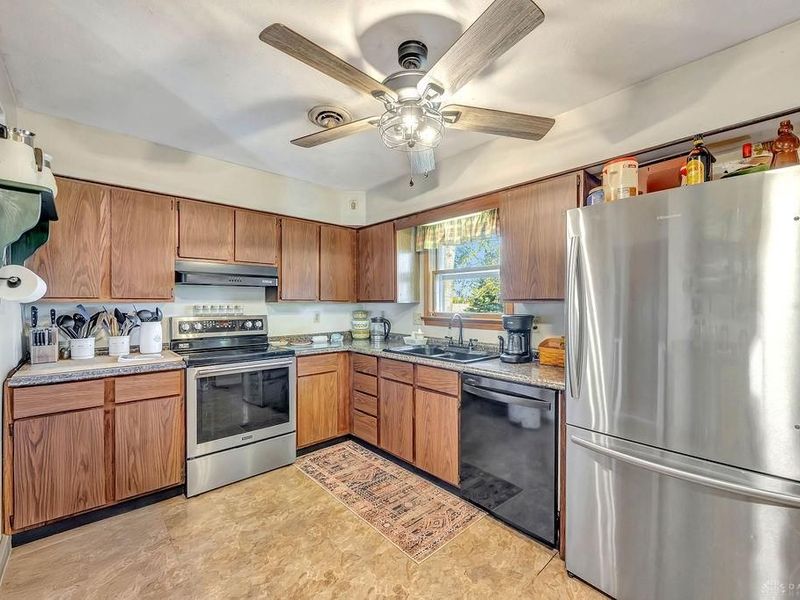 547 Lakengren Drive, Eaton, OH 45320 Photo 13