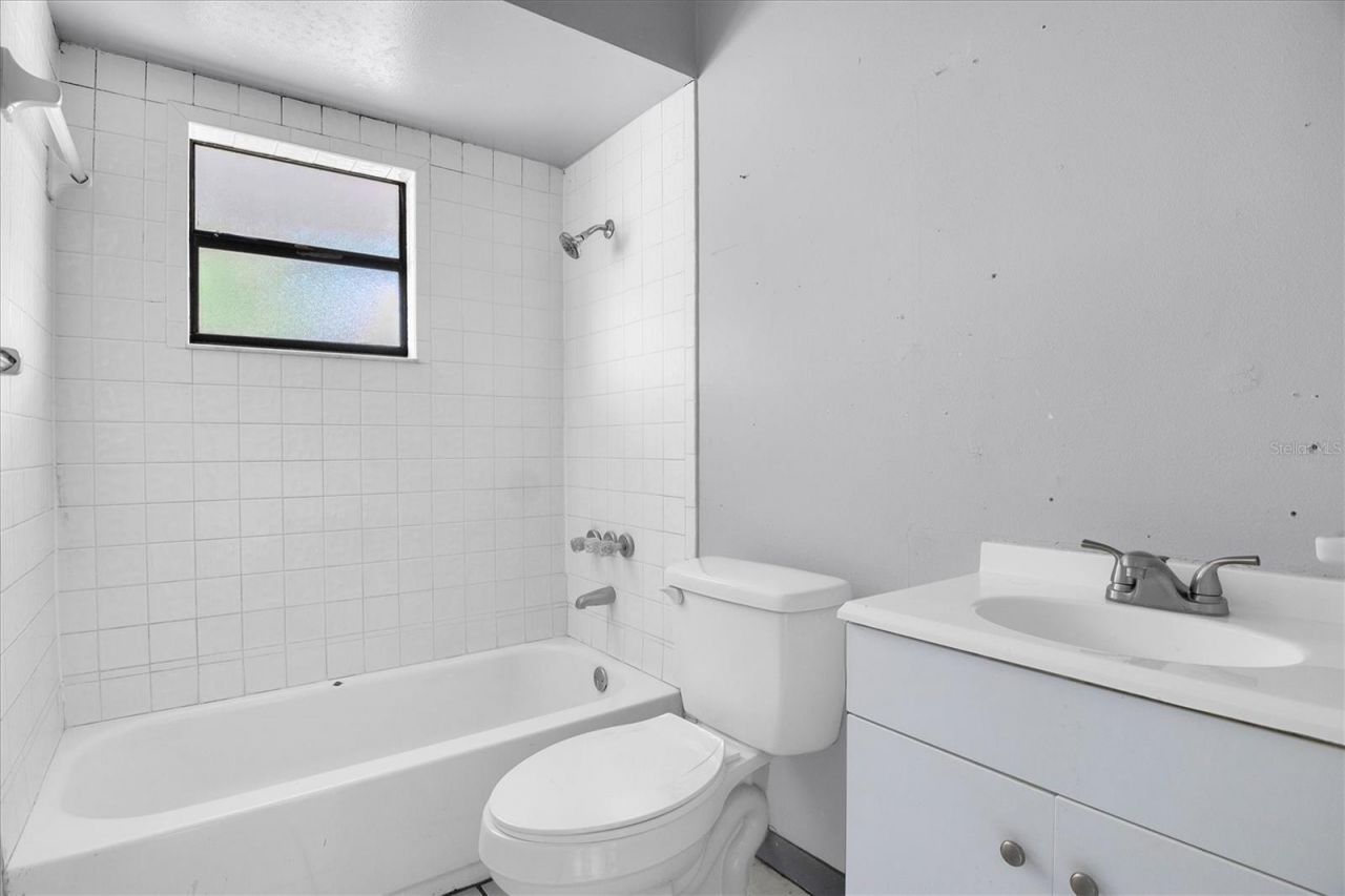 2464 Chestnut Woods Drive, Lakeland, FL 33815 Photo