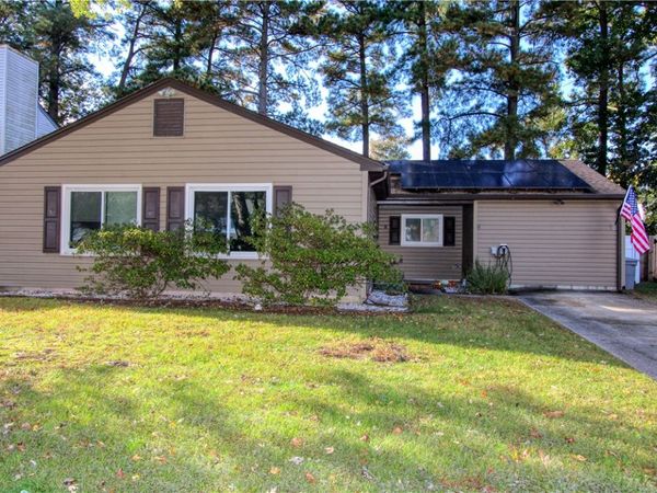 8 Sanlun Lakes Drive, Hampton, VA 23666