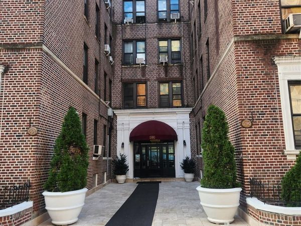 590 Parkside Avenue, Unit 1BW, Brooklyn, NY 11226