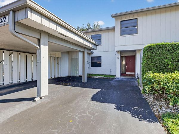 372 Deer Creek Wildwood Lane E, Deerfield Beach, FL 33442
